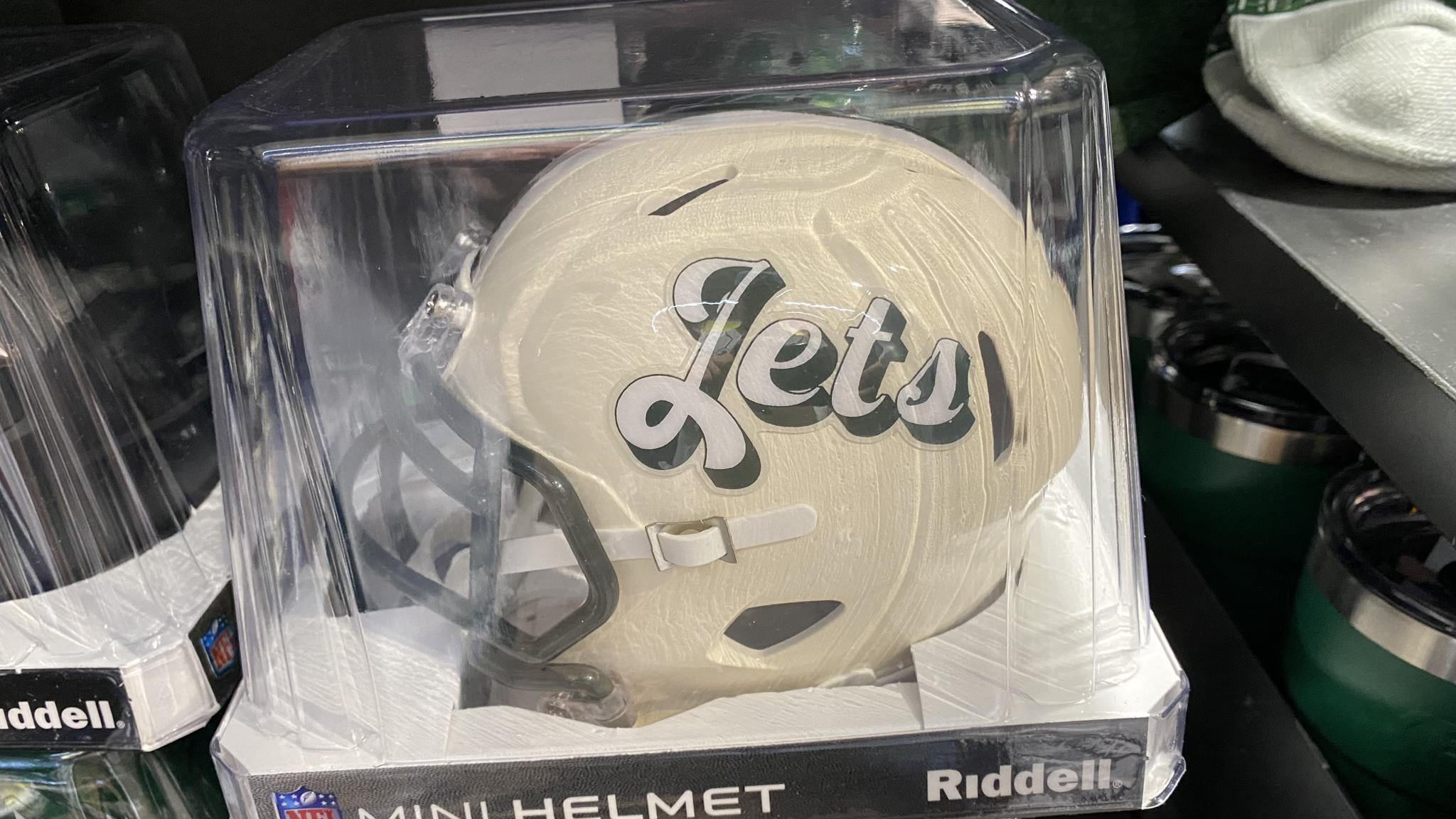 An image of a mini helmet with the word "Jets" on it in a font that looks more like "Lets"